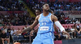 NBA休赛期大动作：密尔沃基雄鹿队续约老将并迎德罗赞加盟