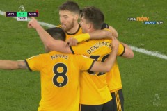 利物浦点球绝杀升班马，萨拉赫力助利物浦英超四连胜迎战马竞