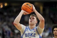 火箭队卡佩拉交易传闻：高薪合同下的阵容调整与新赛季展望